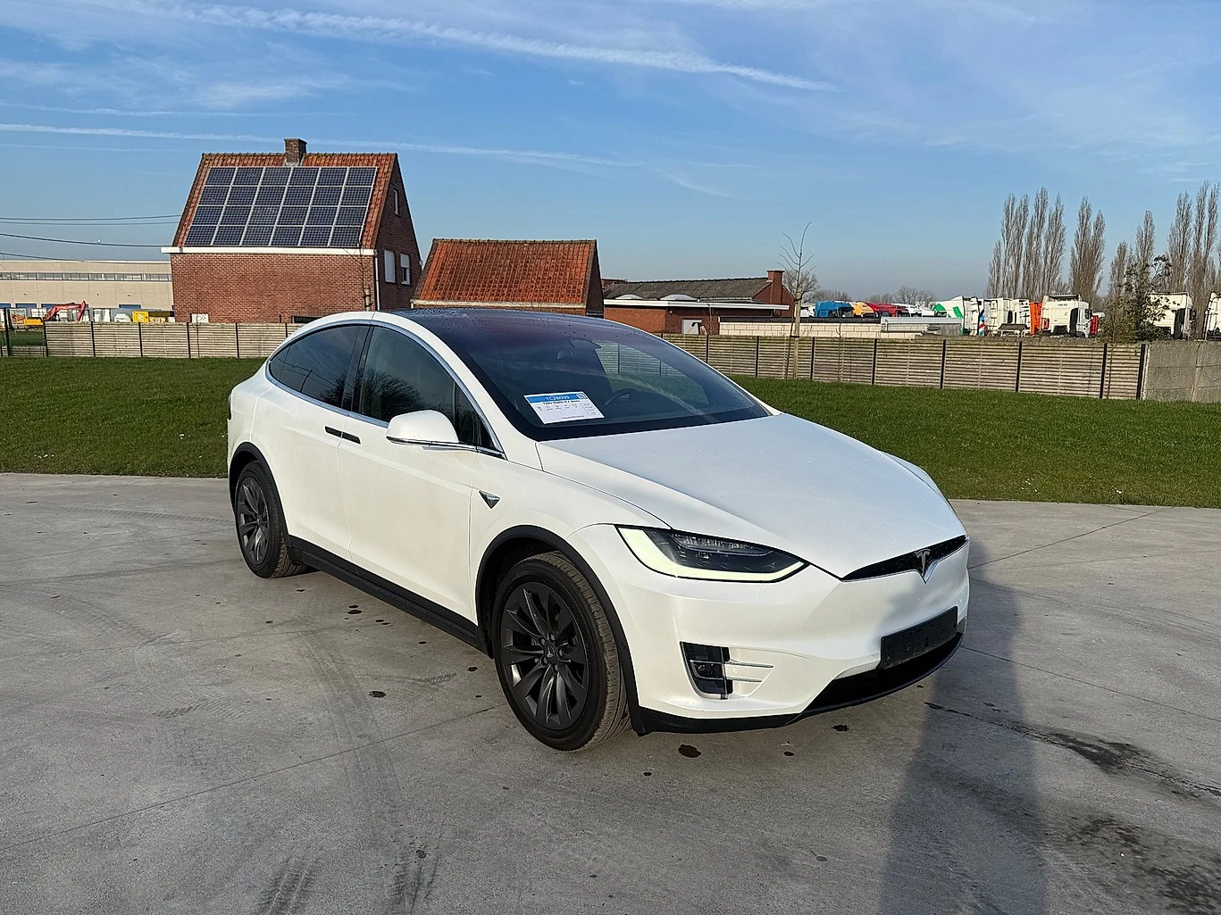Tesla Model X 75D - изображение 4