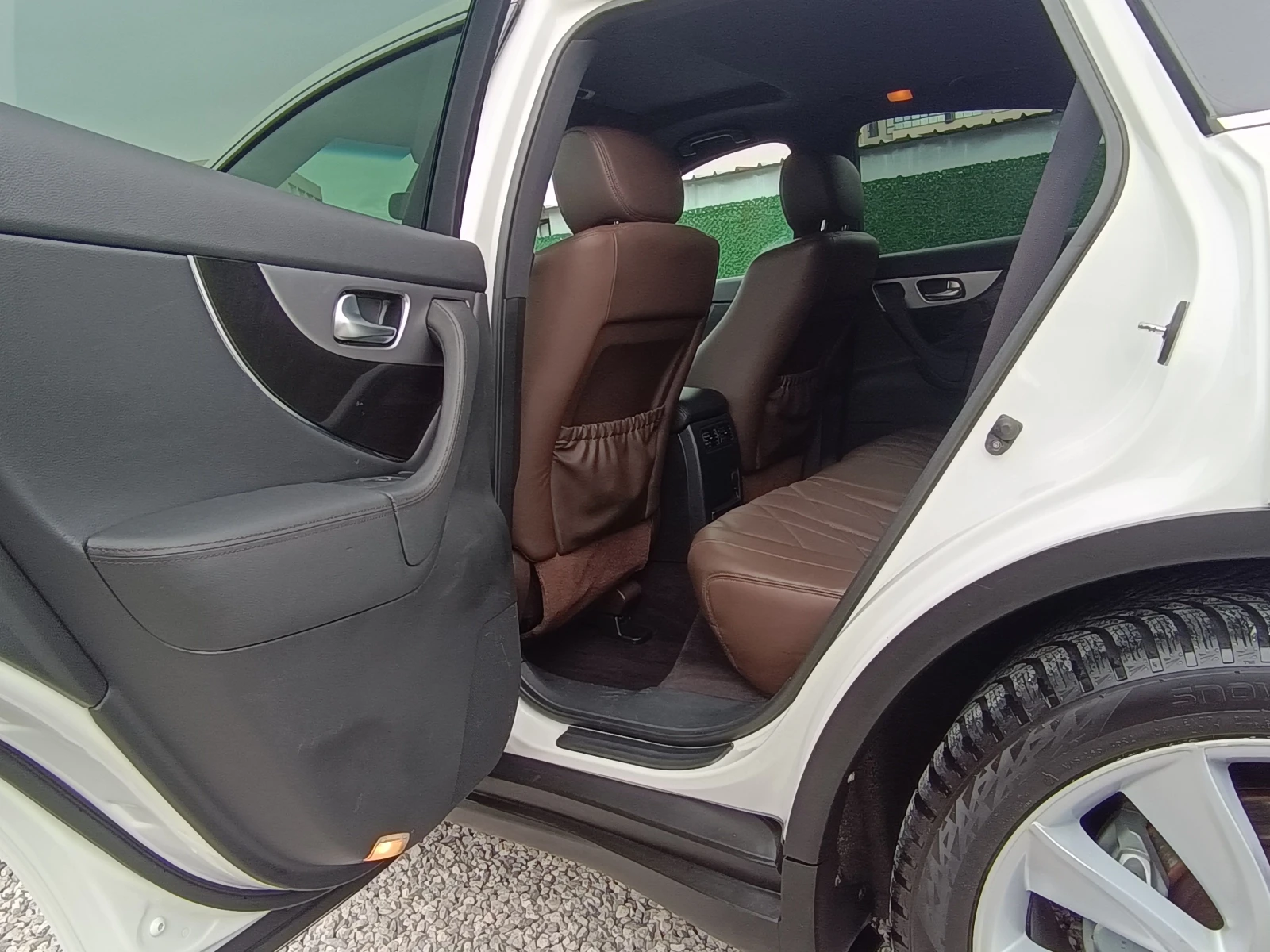 Infiniti Fx 37 -S! 203ХИЛ.КМ !Нов внос ШВЕЙЦАРИЯ!!!!Като НОВА !!!, снимка 7 - Автомобили и джипове - 54043761