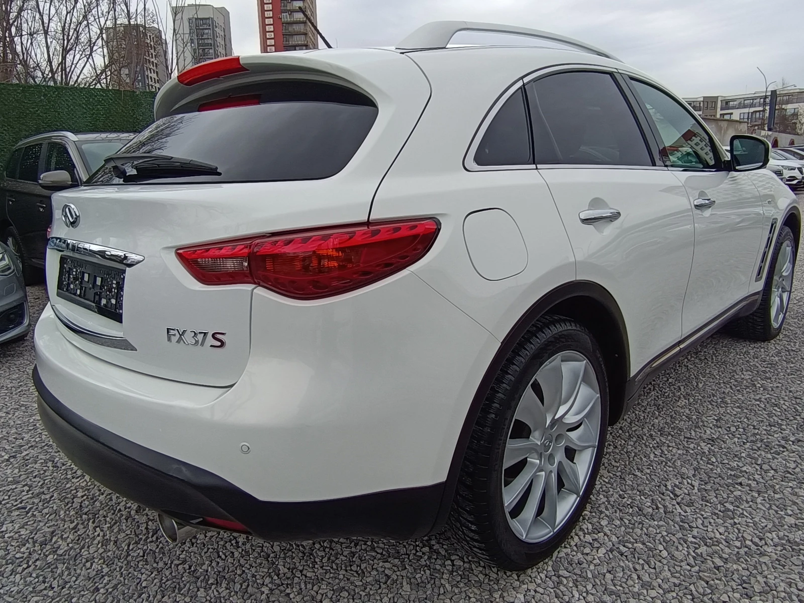 Infiniti Fx 37 -S! 203ХИЛ.КМ !Нов внос ШВЕЙЦАРИЯ!!!!Като НОВА !!!, снимка 3 - Автомобили и джипове - 54043761