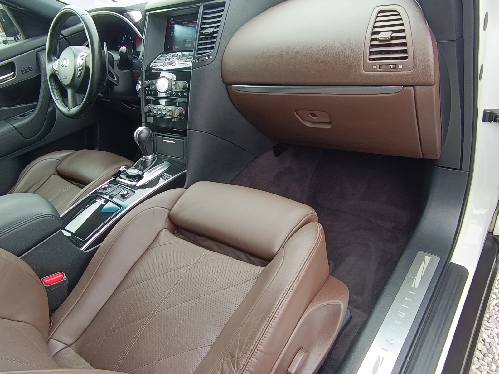 Infiniti Fx 37 -S! 203ХИЛ.КМ !Нов внос ШВЕЙЦАРИЯ!!!!Като НОВА !!!, снимка 12 - Автомобили и джипове - 54043761