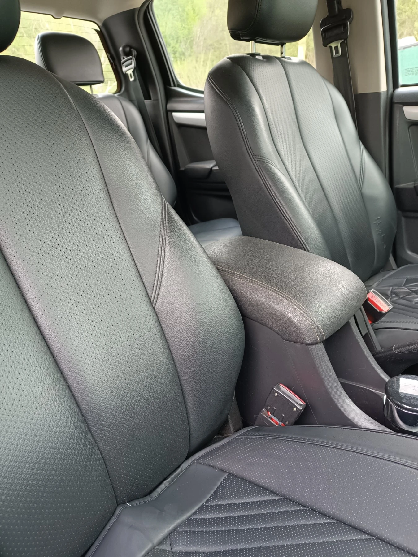 Isuzu D-max, снимка 14 - Автомобили и джипове - 54371586