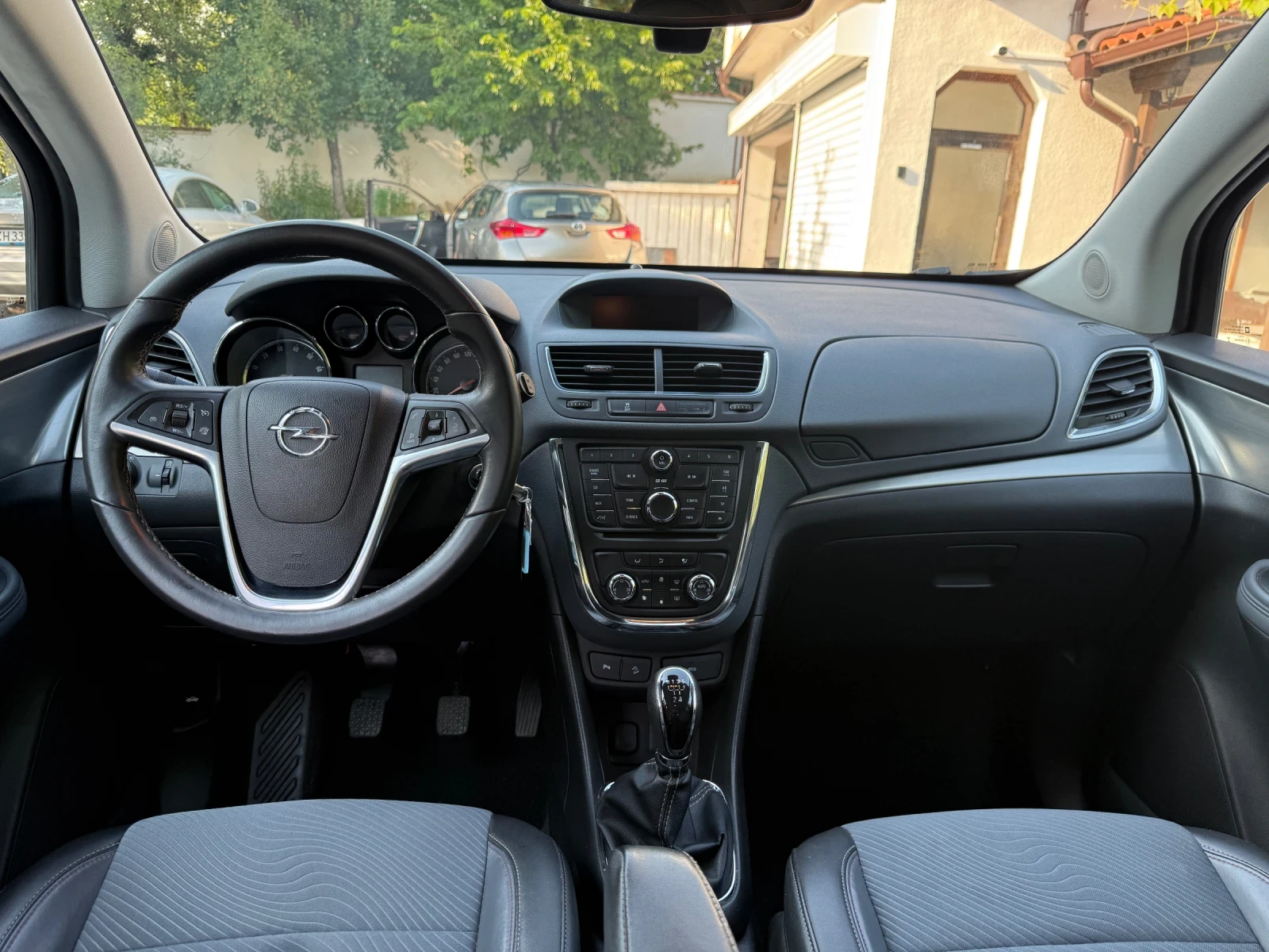 Opel Mokka 1.6i* Cosmo* 90 000км.* бяла перла* , снимка 17 - Автомобили и джипове - 55002026