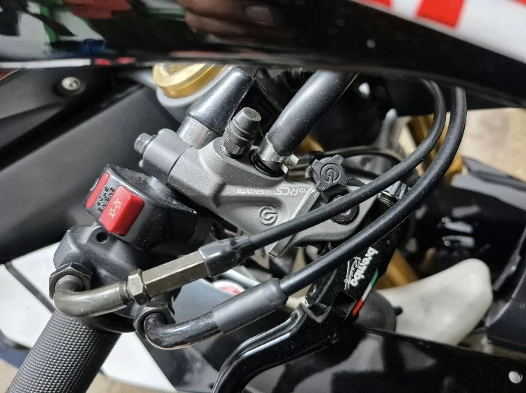 Honda Cbr 1000RR - СЪСТЕЗАТЕЛЕН , снимка 5 - Мотоциклети и мототехника - 52671792