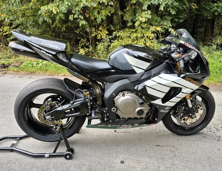 Honda Cbr 1000RR - СЪСТЕЗАТЕЛЕН , снимка 4 - Мотоциклети и мототехника - 52671792