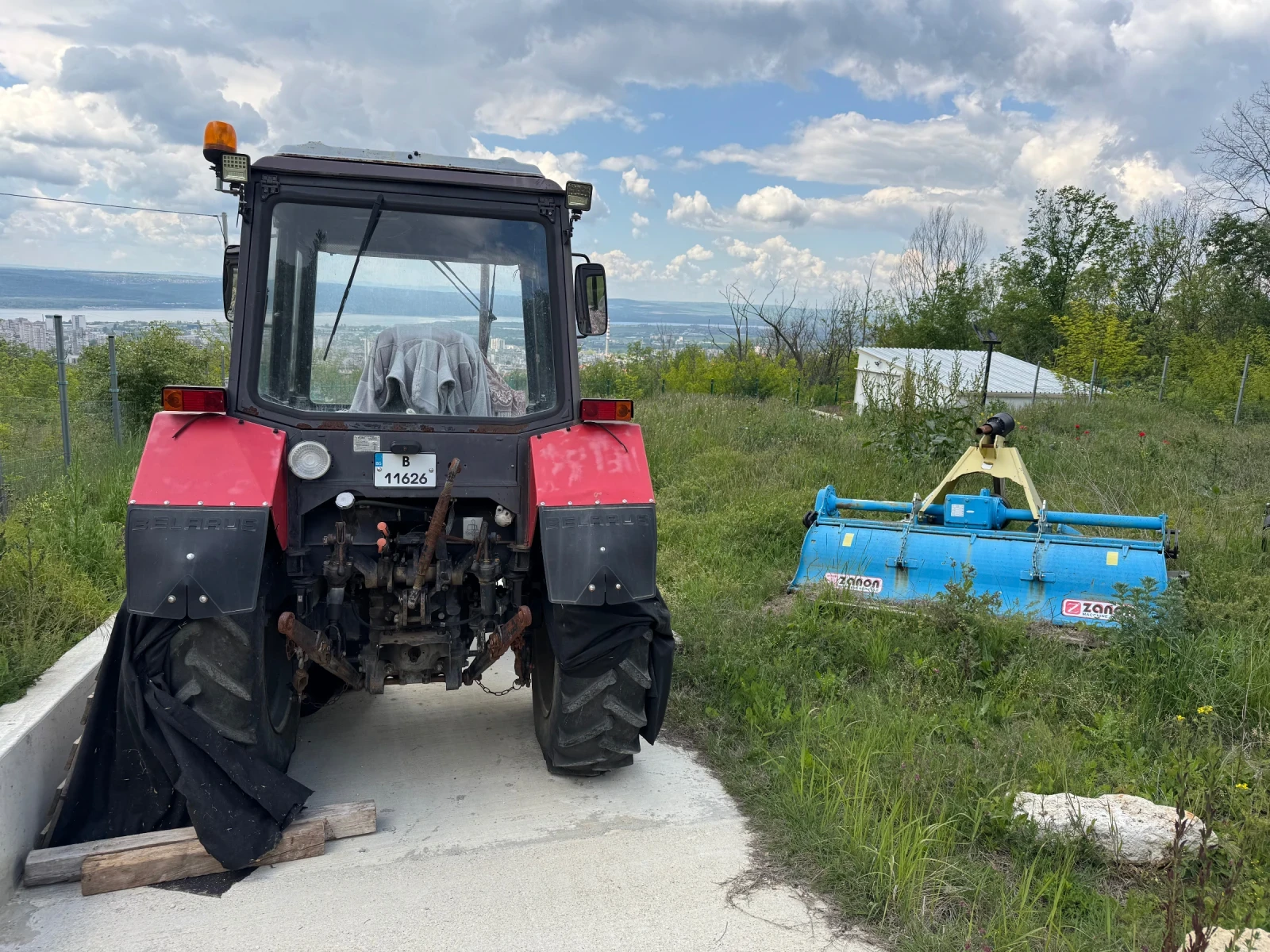 Трактор Беларус 820, снимка 1