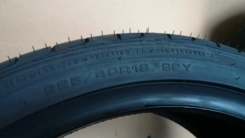 Гуми Летни 225/40R18, снимка 8 - Гуми и джанти - 25085203