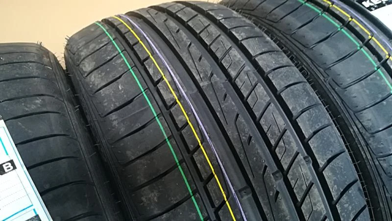 Гуми Летни 225/40R18, снимка 3 - Гуми и джанти - 25085203