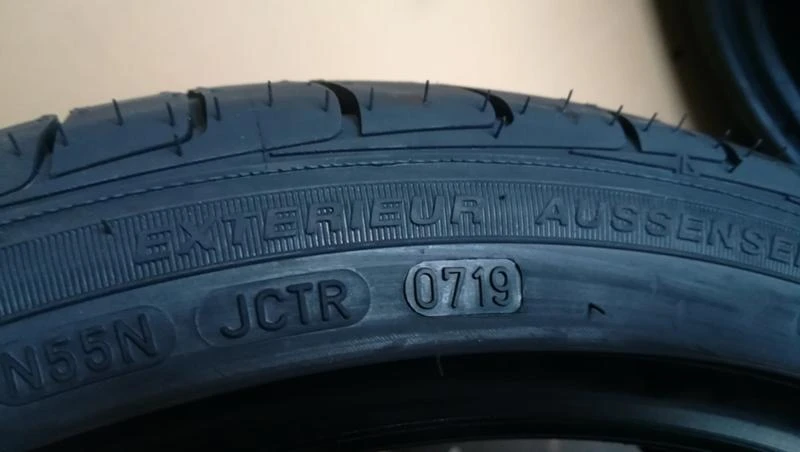 Гуми Летни 225/40R18, снимка 6 - Гуми и джанти - 25085203