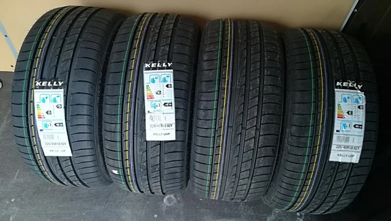 Гуми Летни 225/40R18, снимка 1 - Гуми и джанти - 25085203