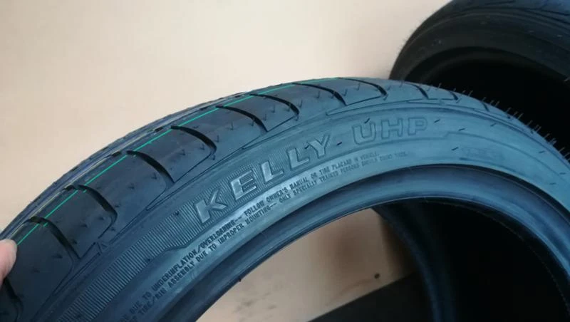 Гуми Летни 225/40R18, снимка 5 - Гуми и джанти - 25085203