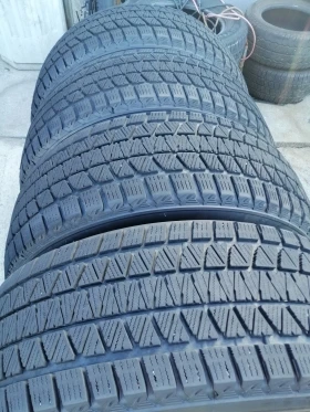 Гуми Зимни 255/60R18, снимка 3 - Гуми и джанти - 38191650