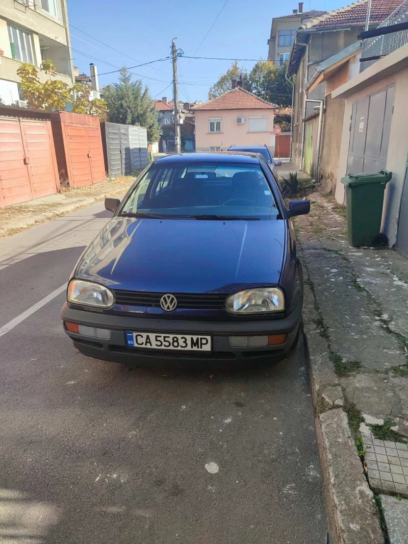 VW Golf 1.6БИНЗИН, снимка 2 - Автомобили и джипове - 47939786