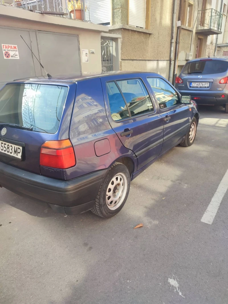 VW Golf 1.6БИНЗИН, снимка 7 - Автомобили и джипове - 47939786