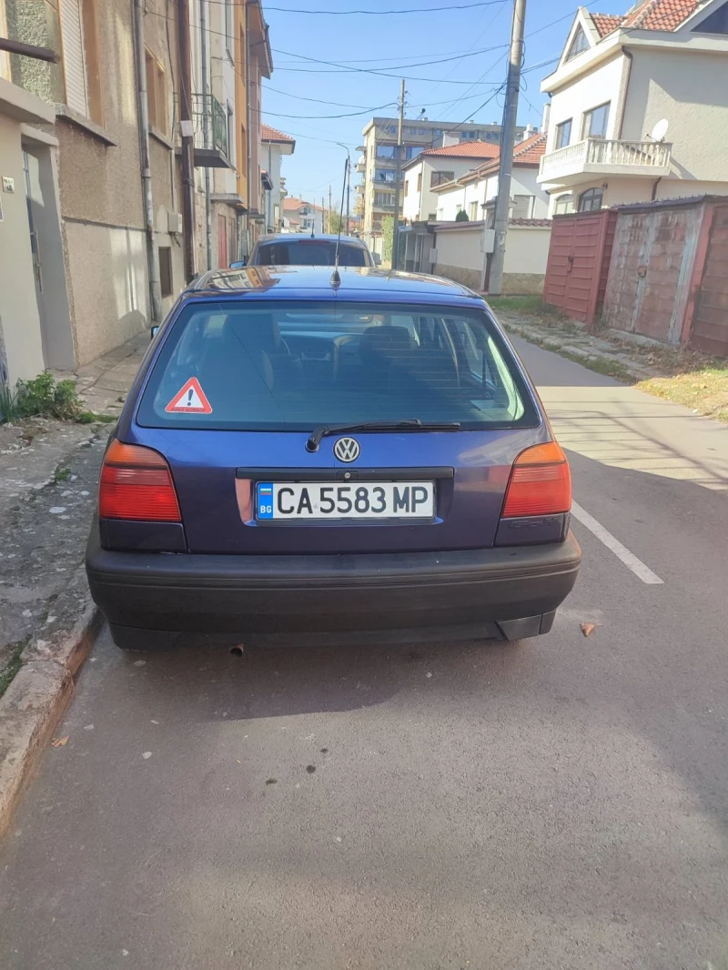 VW Golf 1.6БИНЗИН, снимка 6 - Автомобили и джипове - 47939786