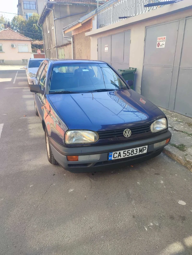 VW Golf 1.6БИНЗИН, снимка 3 - Автомобили и джипове - 47939786