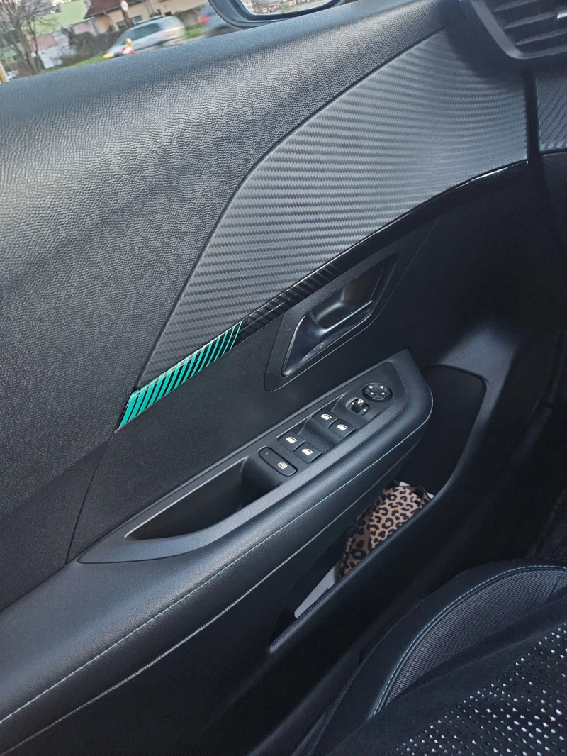 Peugeot 208, снимка 16 - Автомобили и джипове - 52529735