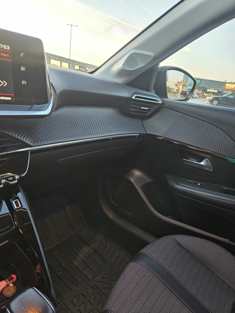Peugeot 208, снимка 10 - Автомобили и джипове - 52529735