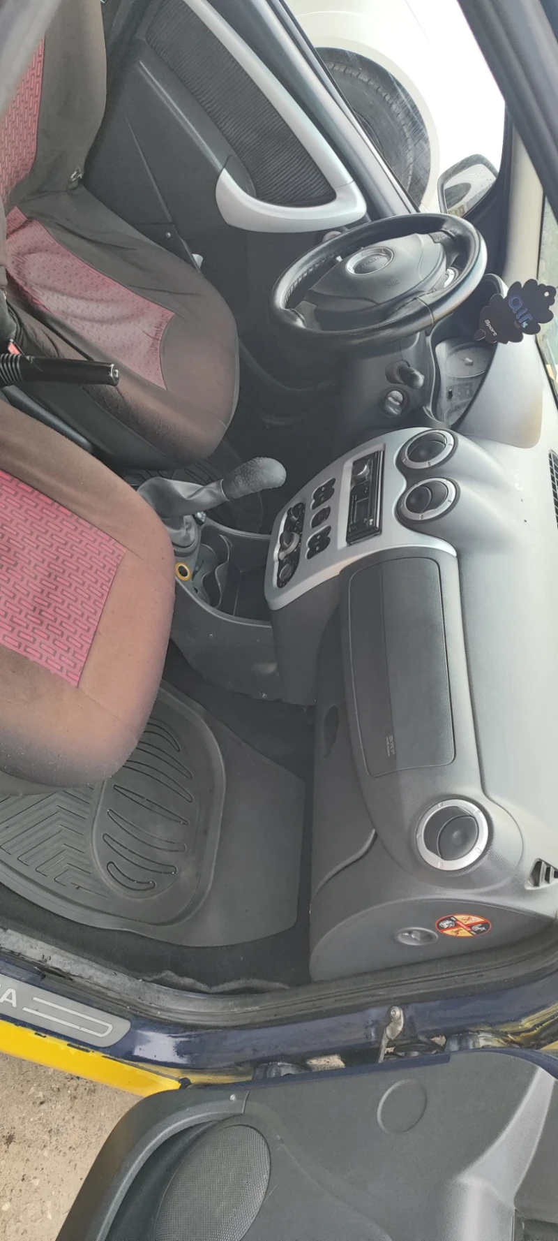 Dacia Logan, снимка 6 - Автомобили и джипове - 52975267