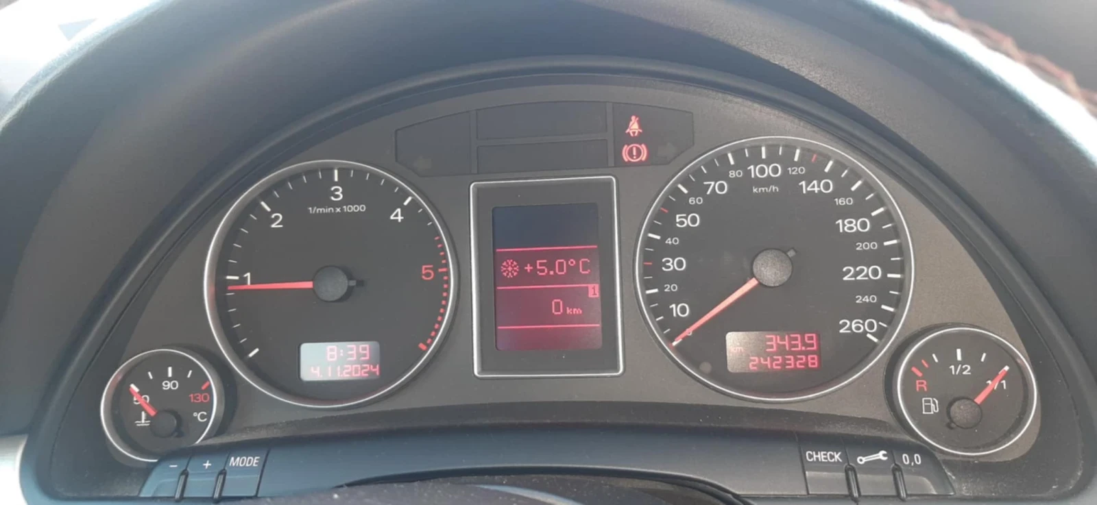 Audi A4 S-Line, 2.0 TDI - изображение 10