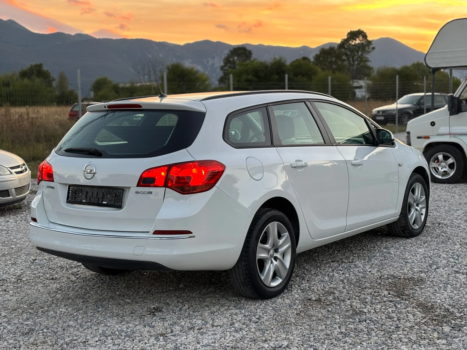 Opel Astra 1.6CDTI EcoFlex Cosmo ITALY  - изображение 6