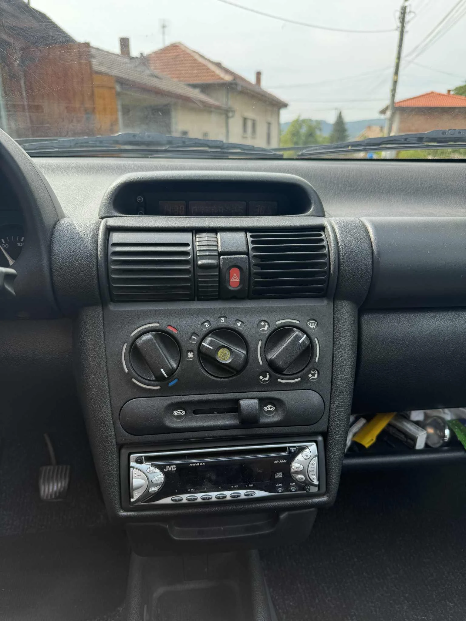 Opel Corsa  - изображение 6