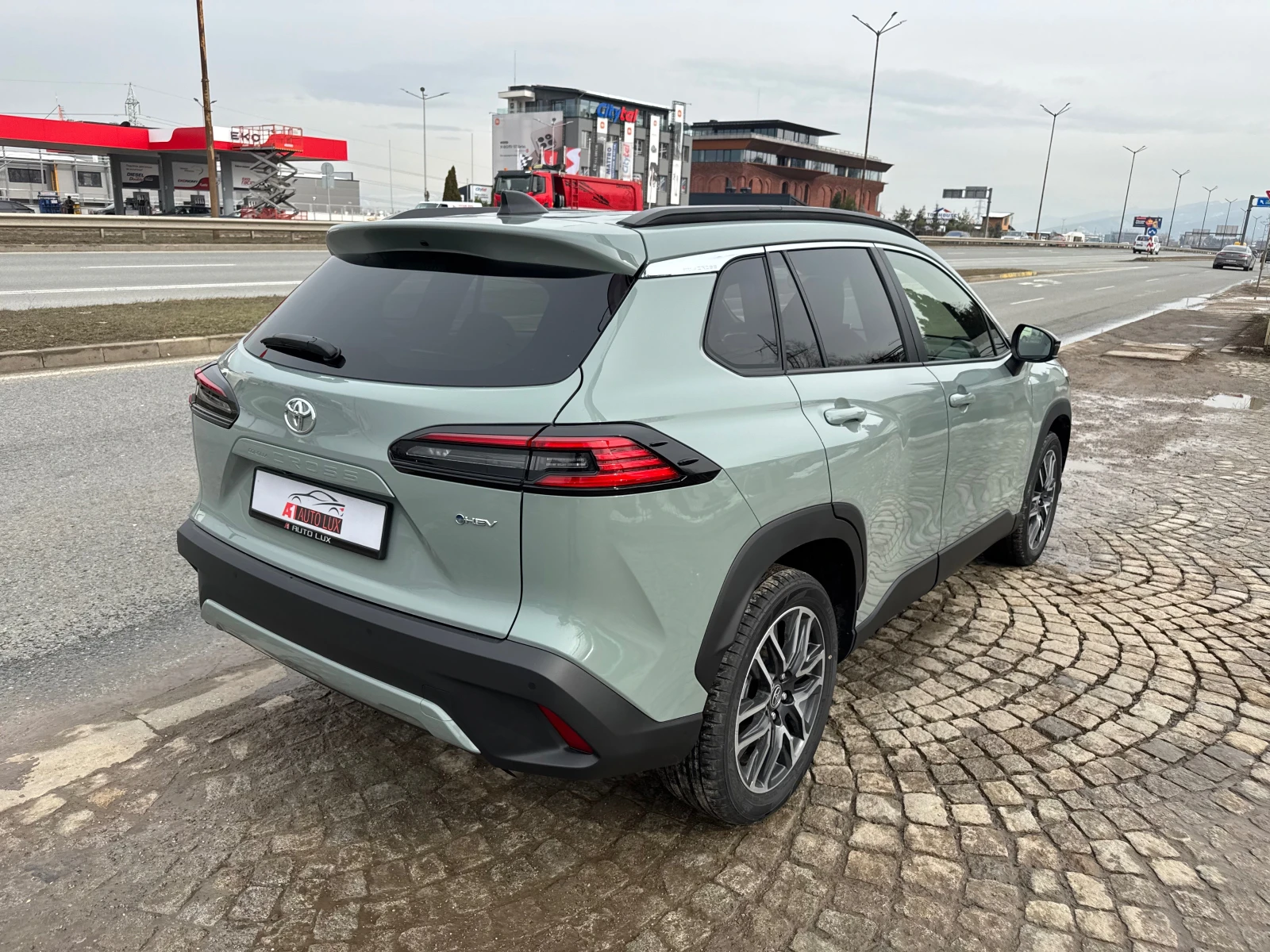 Toyota Corolla Cross   2.0 HEV Executive Plus - изображение 7