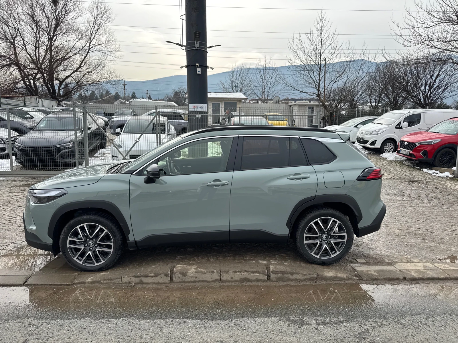 Toyota Corolla Cross   2.0 HEV Executive Plus - изображение 4