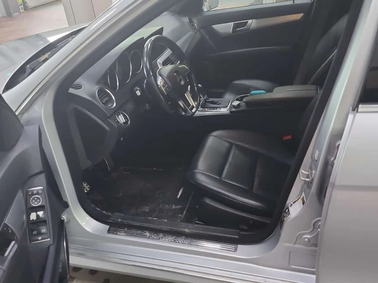 Mercedes-Benz C 300 АМГ ПАКЕТ/CARFAX/ПОДГРЕВ/ПАНОРАМА, снимка 6 - Автомобили и джипове - 53978684