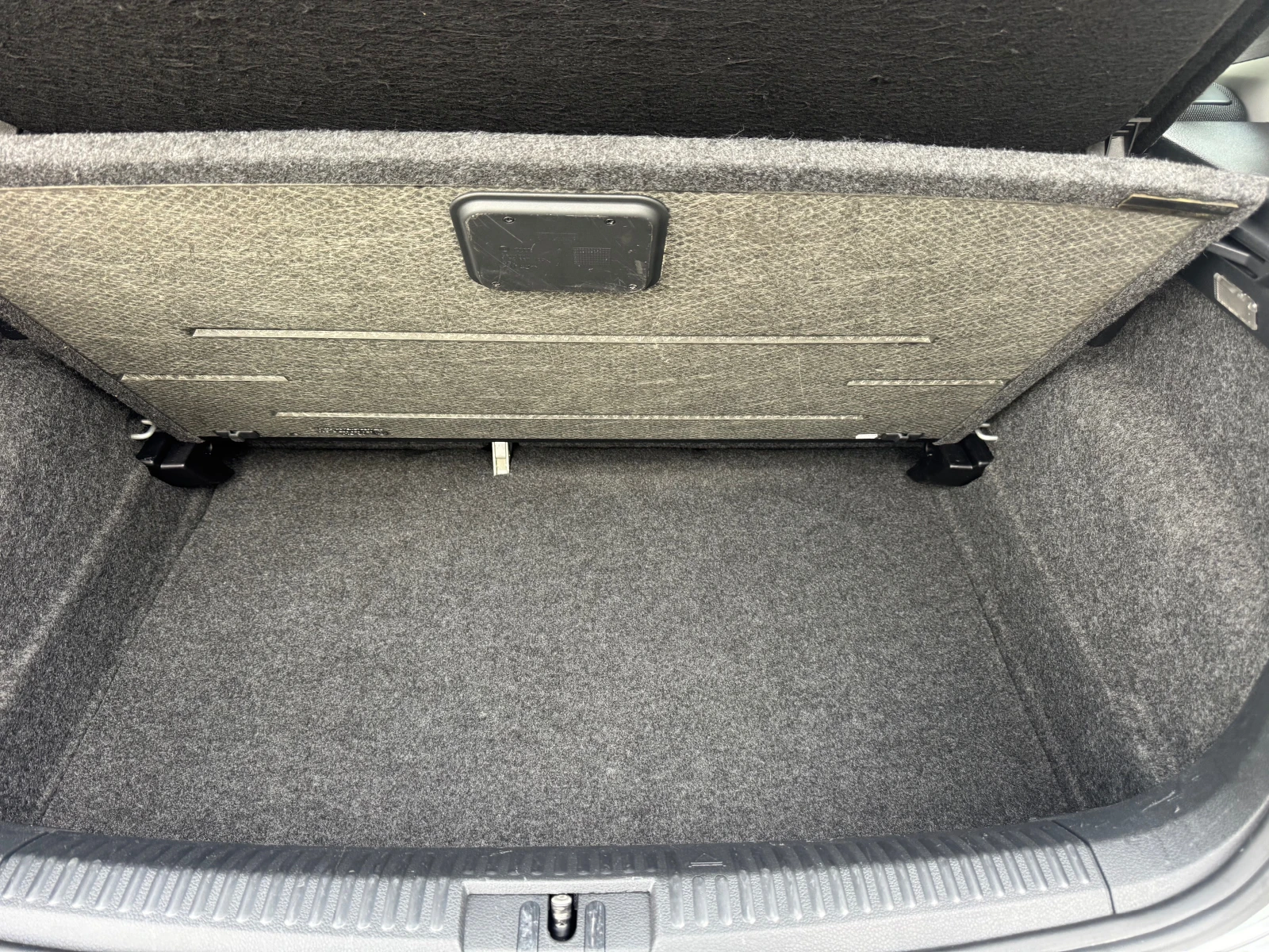 VW Polo 1.6TDI, снимка 15 - Автомобили и джипове - 54160980