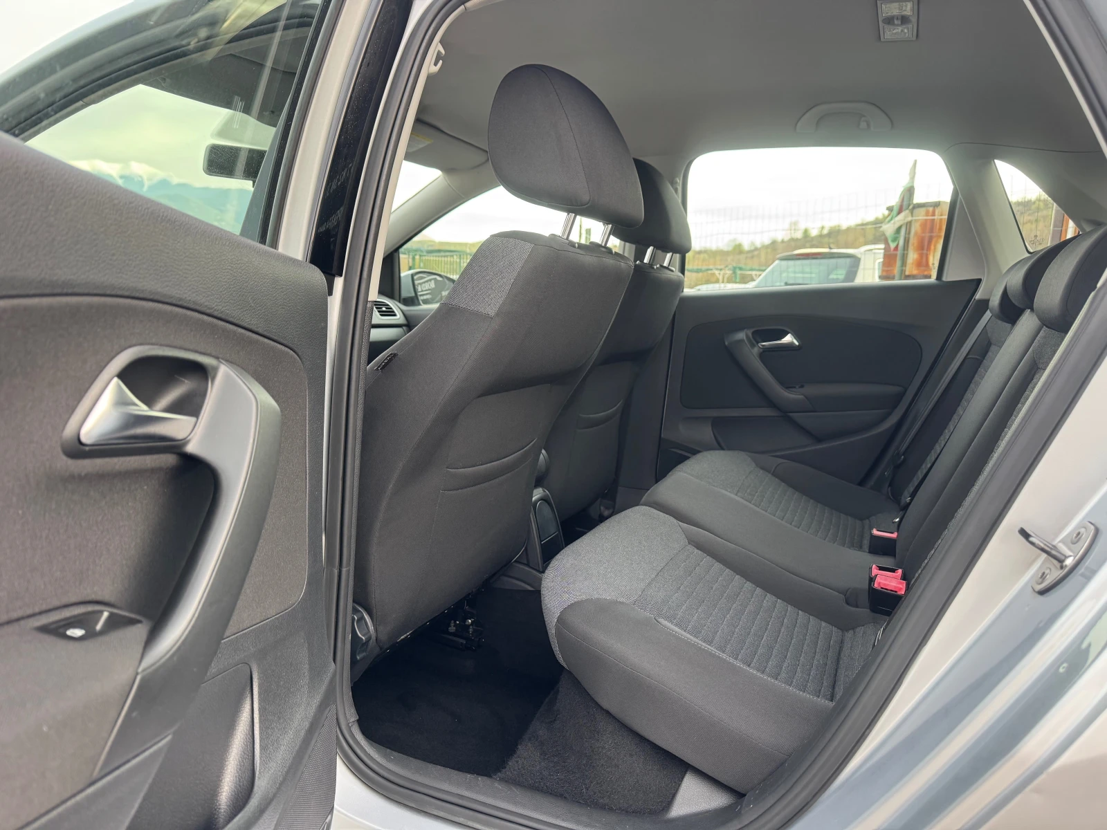 VW Polo 1.6TDI, снимка 13 - Автомобили и джипове - 54160980