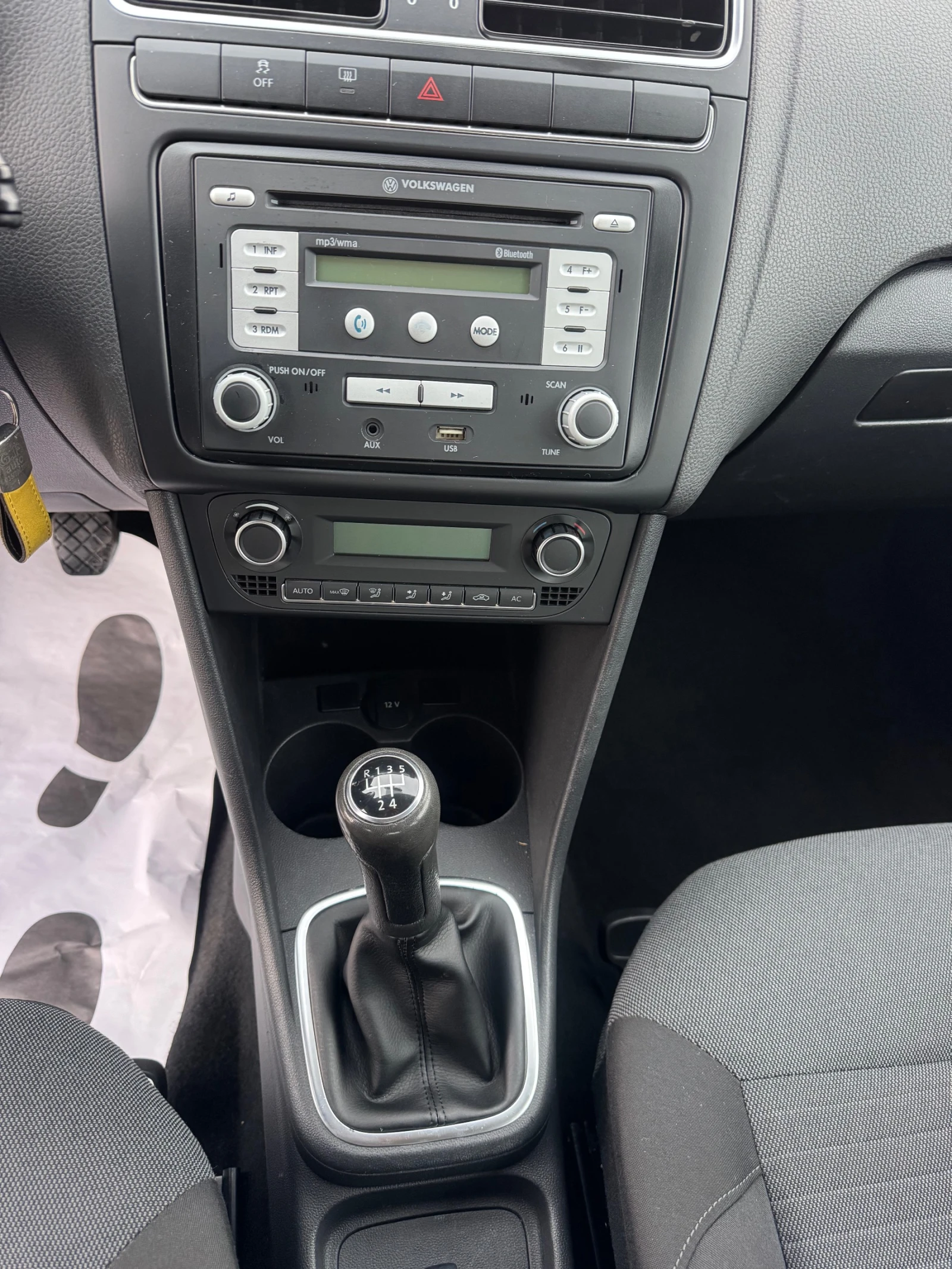 VW Polo 1.6TDI, снимка 9 - Автомобили и джипове - 54160980