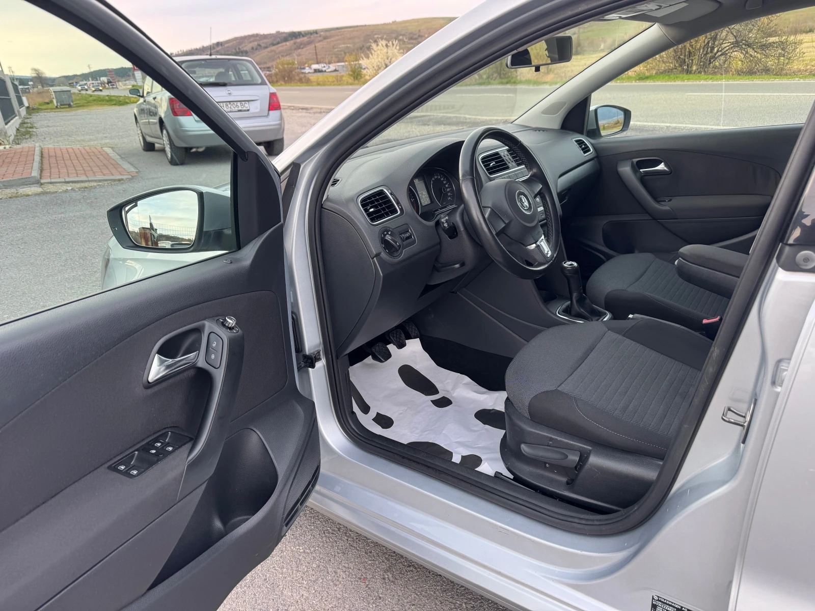 VW Polo 1.6TDI, снимка 7 - Автомобили и джипове - 54160980