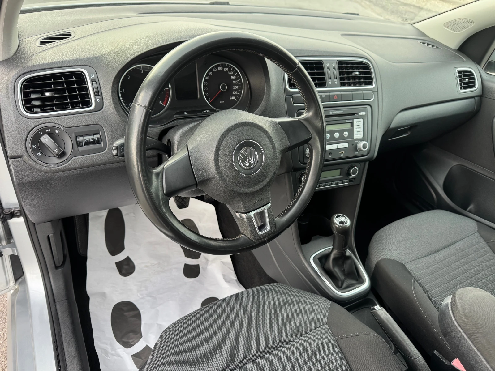 VW Polo 1.6TDI, снимка 8 - Автомобили и джипове - 54160980