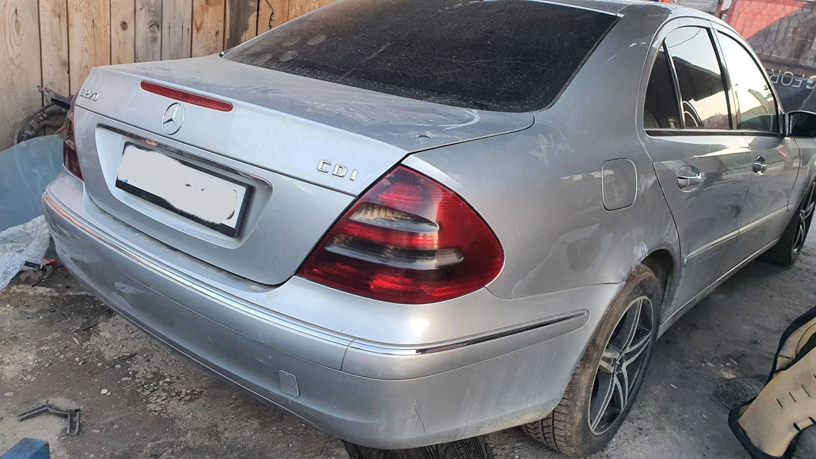 Mercedes-Benz E 270 2.7 CDI , снимка 4 - Автомобили и джипове - 54377468
