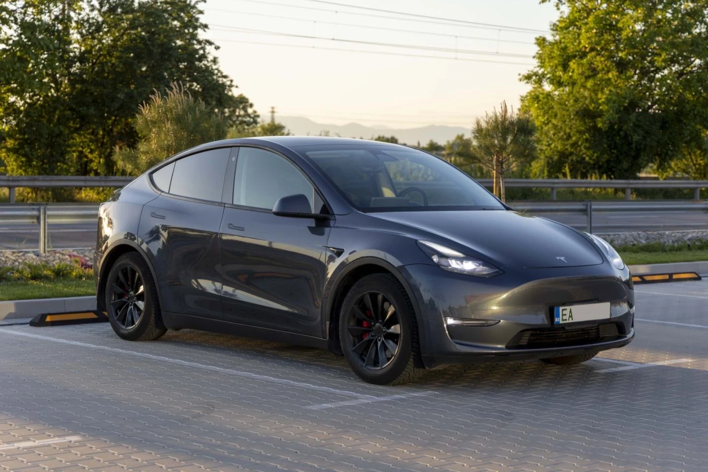 Tesla Model Y Performance , снимка 2 - Автомобили и джипове - 54557273