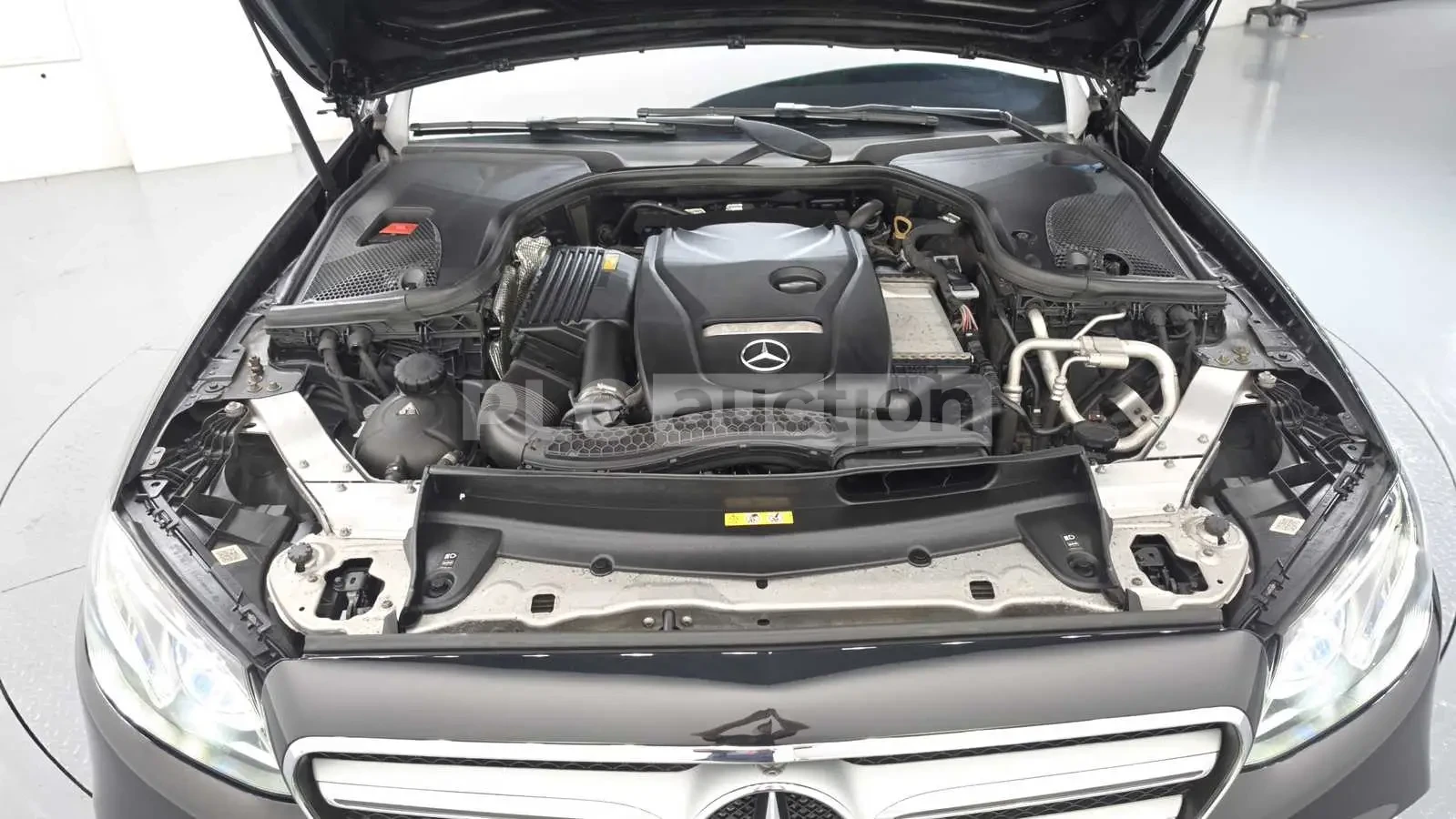 Mercedes-Benz E 300 4MATIC HEAD UP/360/PANO/AMG LINE/ !FULL!, снимка 5 - Автомобили и джипове - 55147210