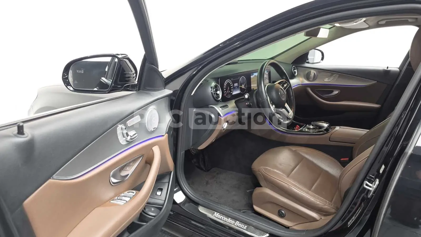 Mercedes-Benz E 300 4MATIC HEAD UP/360/PANO/AMG LINE/ !FULL!, снимка 9 - Автомобили и джипове - 55147210