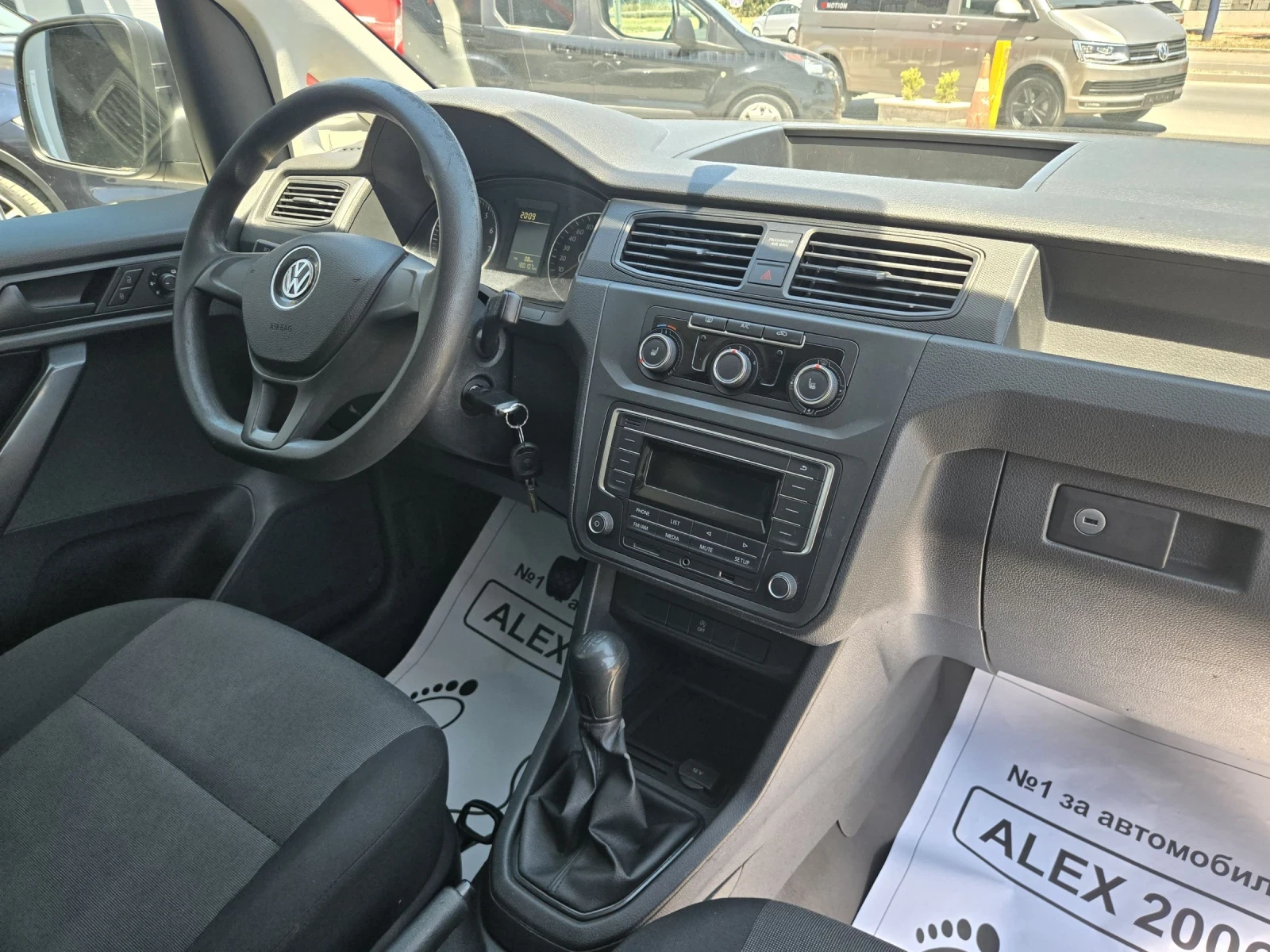 VW Caddy Макси, снимка 8 - Автомобили и джипове - 55241713