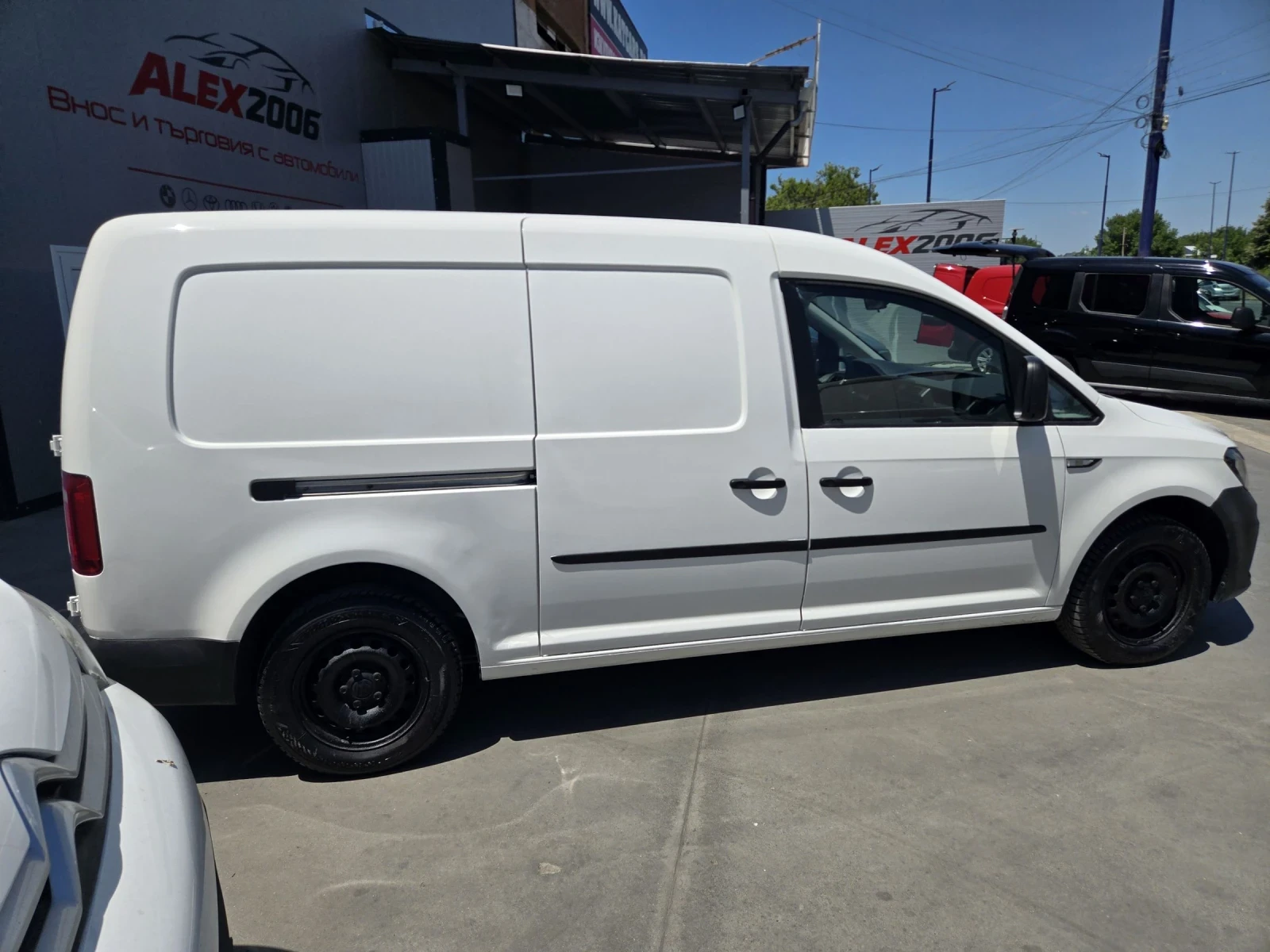 VW Caddy Макси, снимка 4 - Автомобили и джипове - 55241713