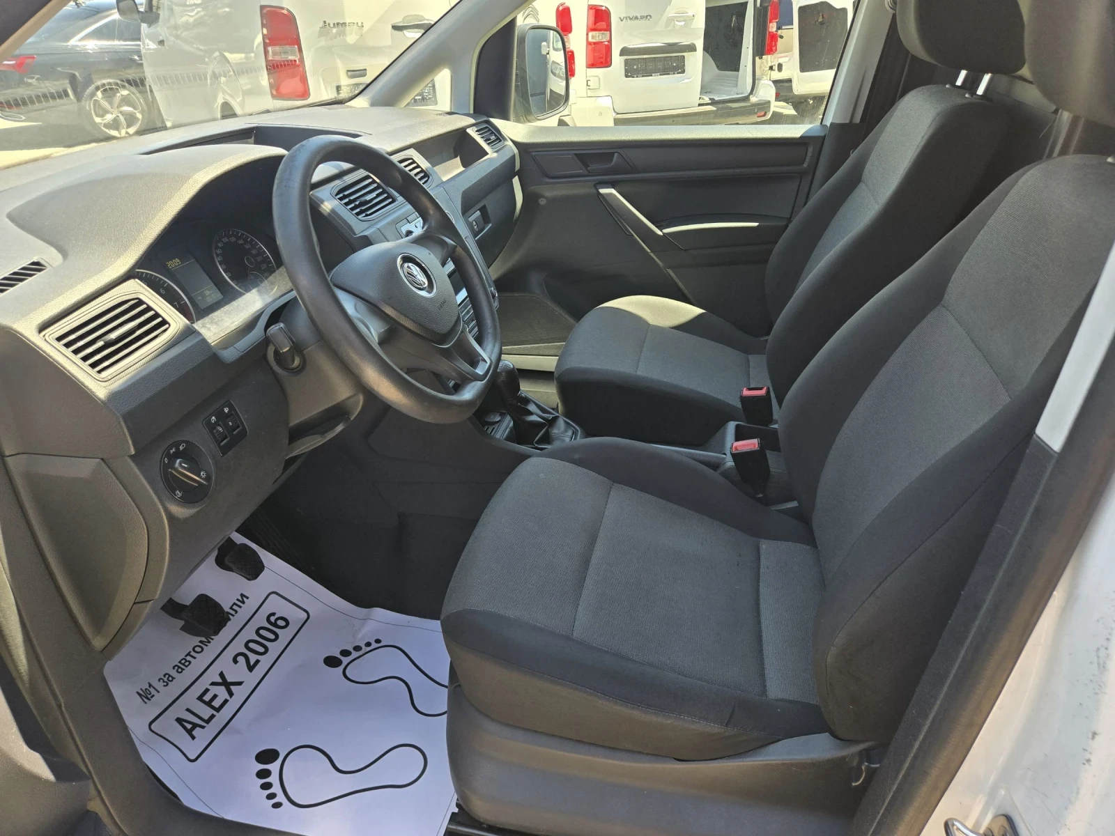 VW Caddy Макси, снимка 6 - Автомобили и джипове - 55241713