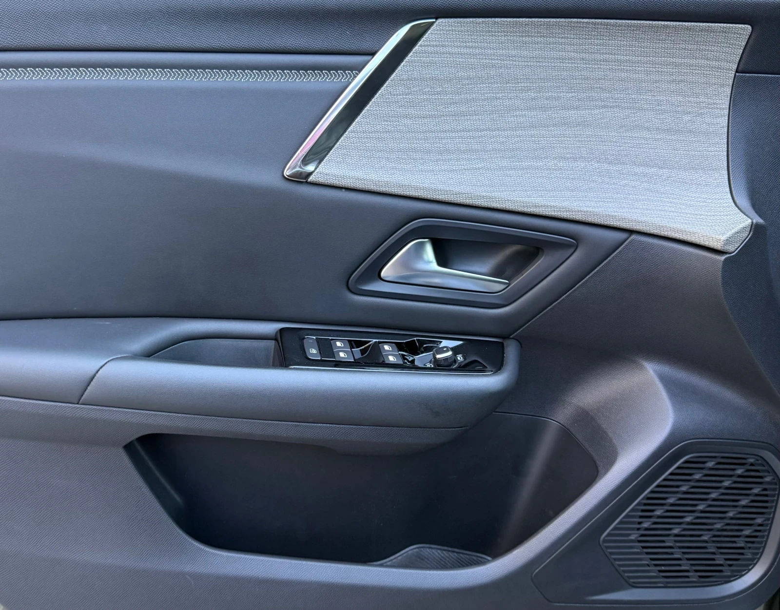 Citroen C5X 1.6 Plug-In Hybrid 225 HP Shine Pack, снимка 15 - Автомобили и джипове - 55499959