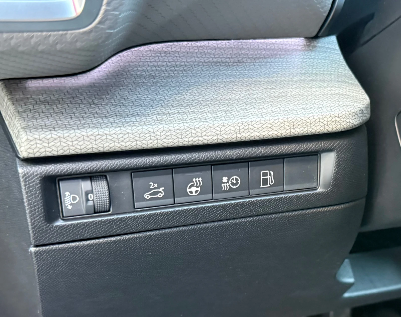 Citroen C5X 1.6 Plug-In Hybrid 225 HP Shine Pack, снимка 13 - Автомобили и джипове - 55499959