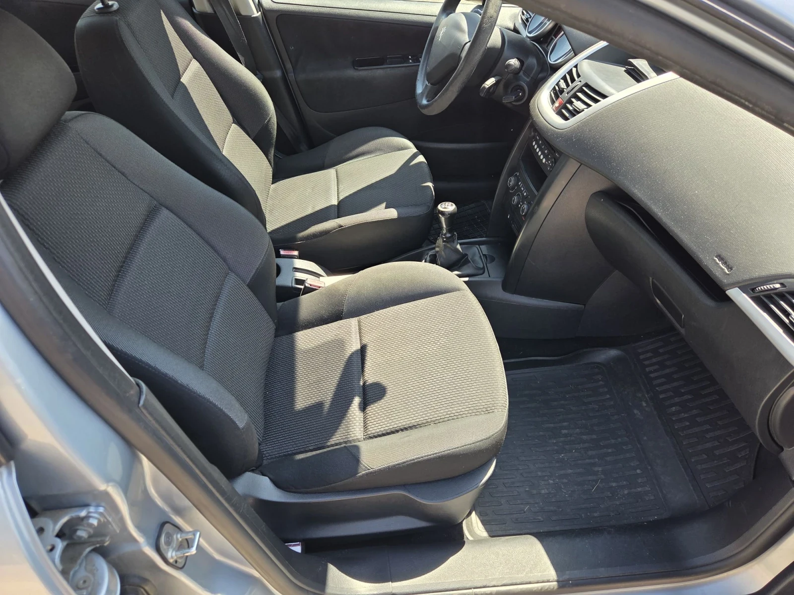 Peugeot 207 1.6hdi, снимка 9 - Автомобили и джипове - 55835406