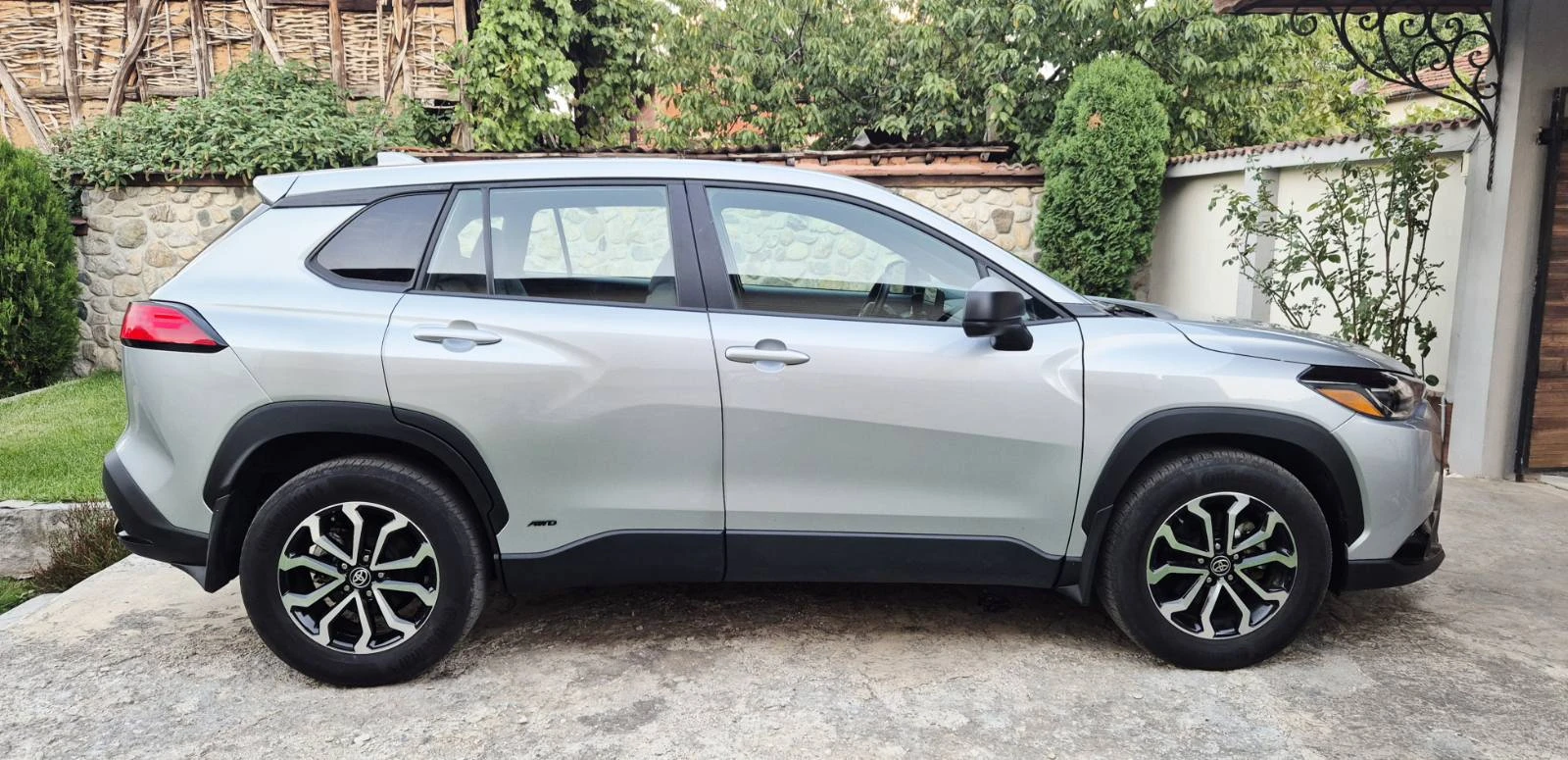Toyota Corolla Cross 2.0 Hybrid"4×4-AWD"Navi"Bixenon&#, снимка 4 - Автомобили и джипове - 55928118