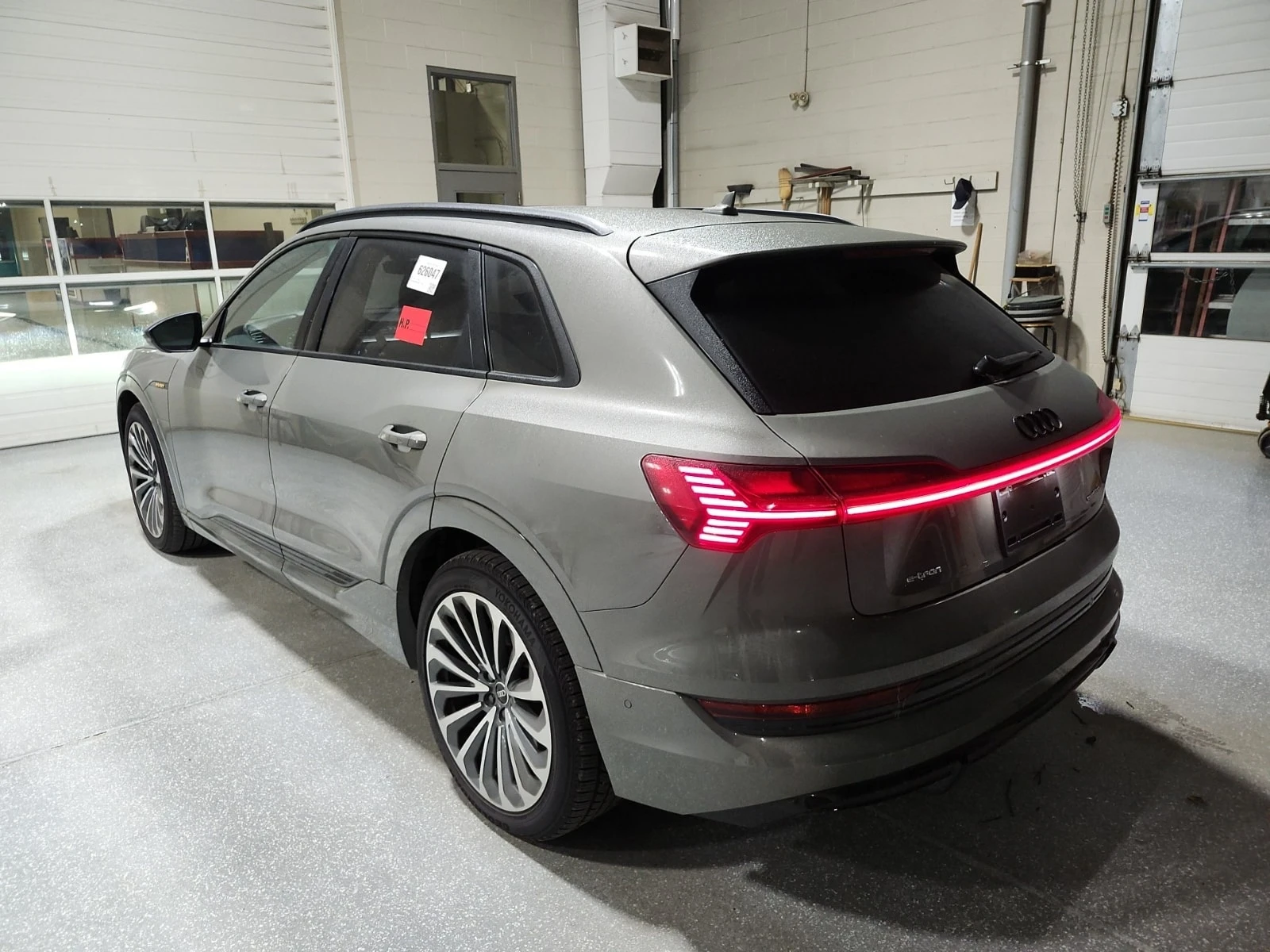 Audi E-Tron TECHNIK/CARFAX/ОТ ПРЕДСТАВИТЕЛСТВО/ 1 СОБСТВЕНИК/, снимка 4 - Автомобили и джипове - 56122449