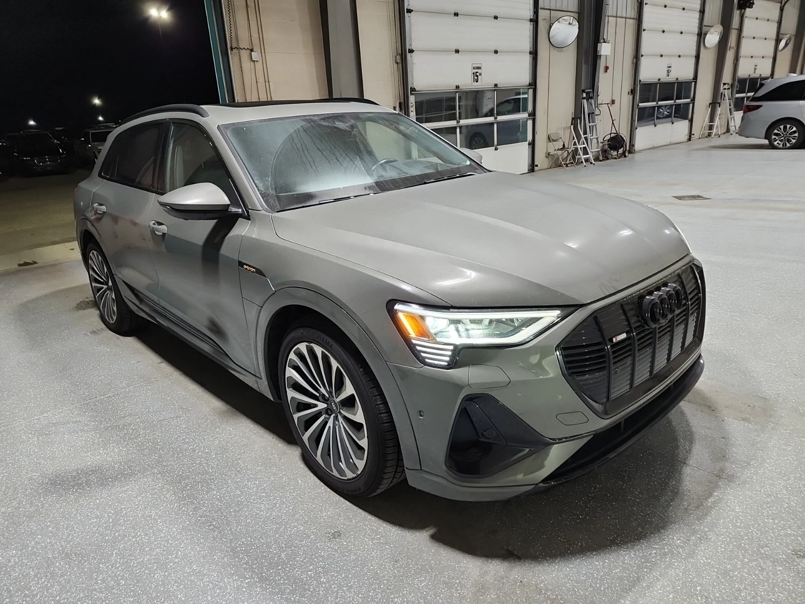 Audi E-Tron TECHNIK/CARFAX/ОТ ПРЕДСТАВИТЕЛСТВО/ 1 СОБСТВЕНИК/, снимка 2 - Автомобили и джипове - 56122449