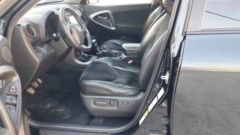 Toyota Rav4, снимка 8 - Автомобили и джипове - 51811835