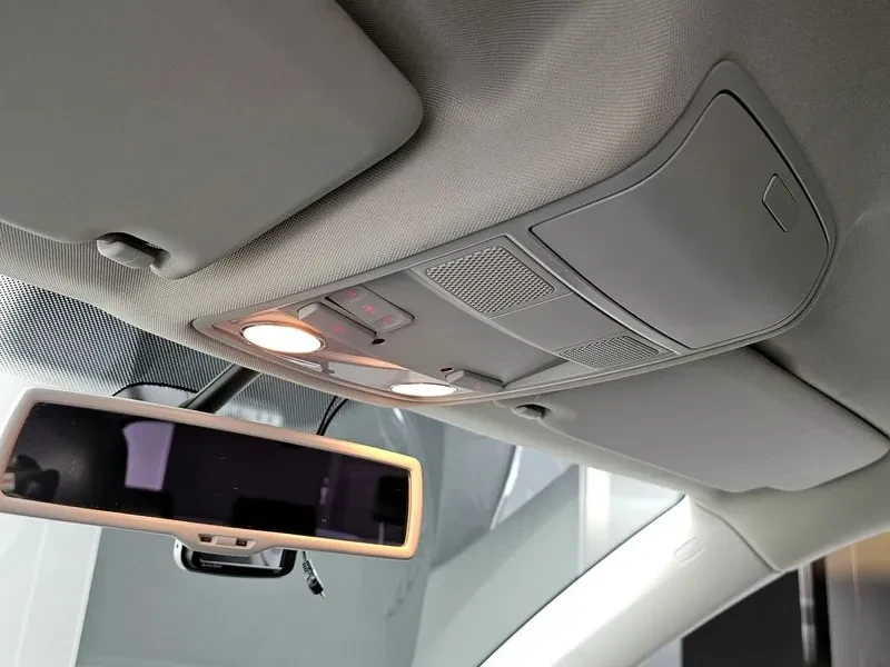 VW Tiguan 2.0 TDI, снимка 17 - Автомобили и джипове - 54302816