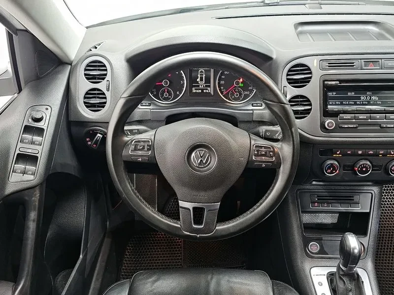 VW Tiguan 2.0 TDI, снимка 13 - Автомобили и джипове - 54302816