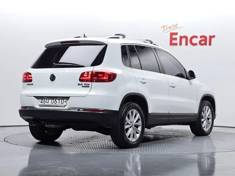 VW Tiguan 2.0 TDI, снимка 2 - Автомобили и джипове - 54302816